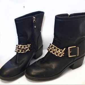 Sam & Libby heeled boots with gold chain details